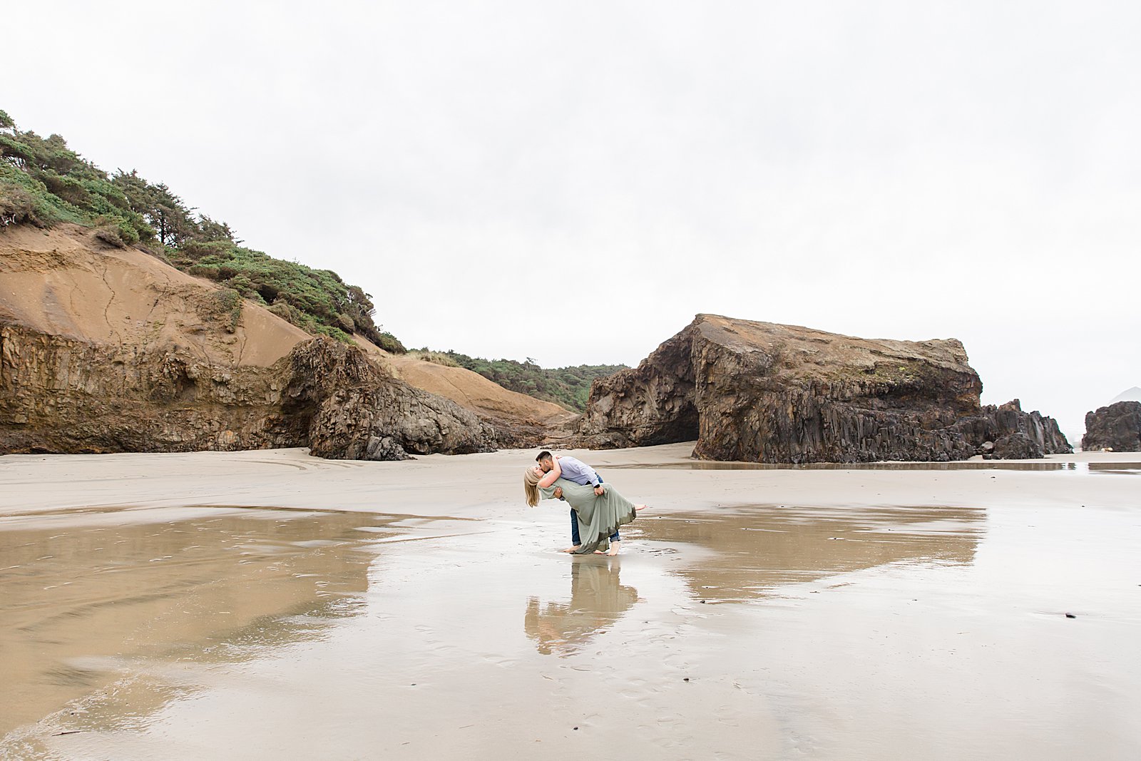 Rebekah Leona Photography | Cape Kiwanda | Beach Photo Session | Oregon Coast Engagement Session | PNW Engagement Session