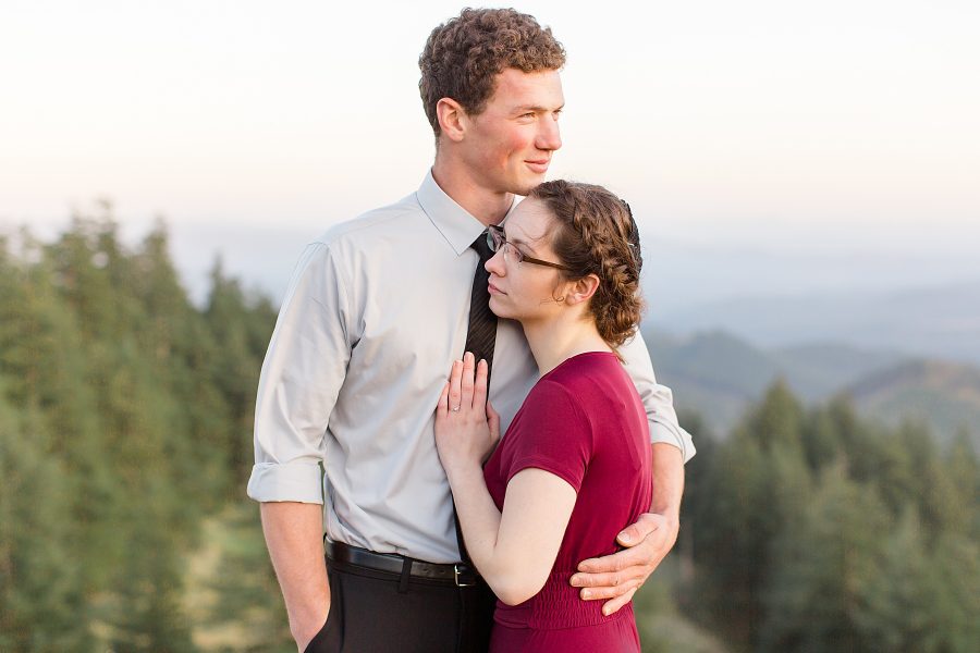 engagement session in Oregon 