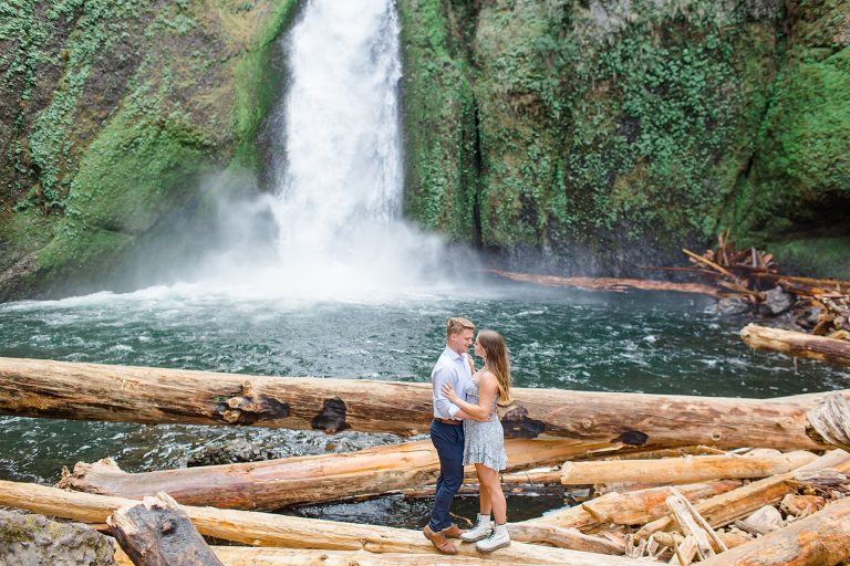 Tallen & Madison // Couple’s Session at Wahclella Falls