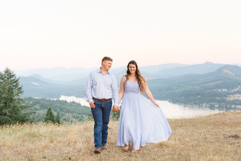 Jon & Annie // Stunning Oregon Engagement Session